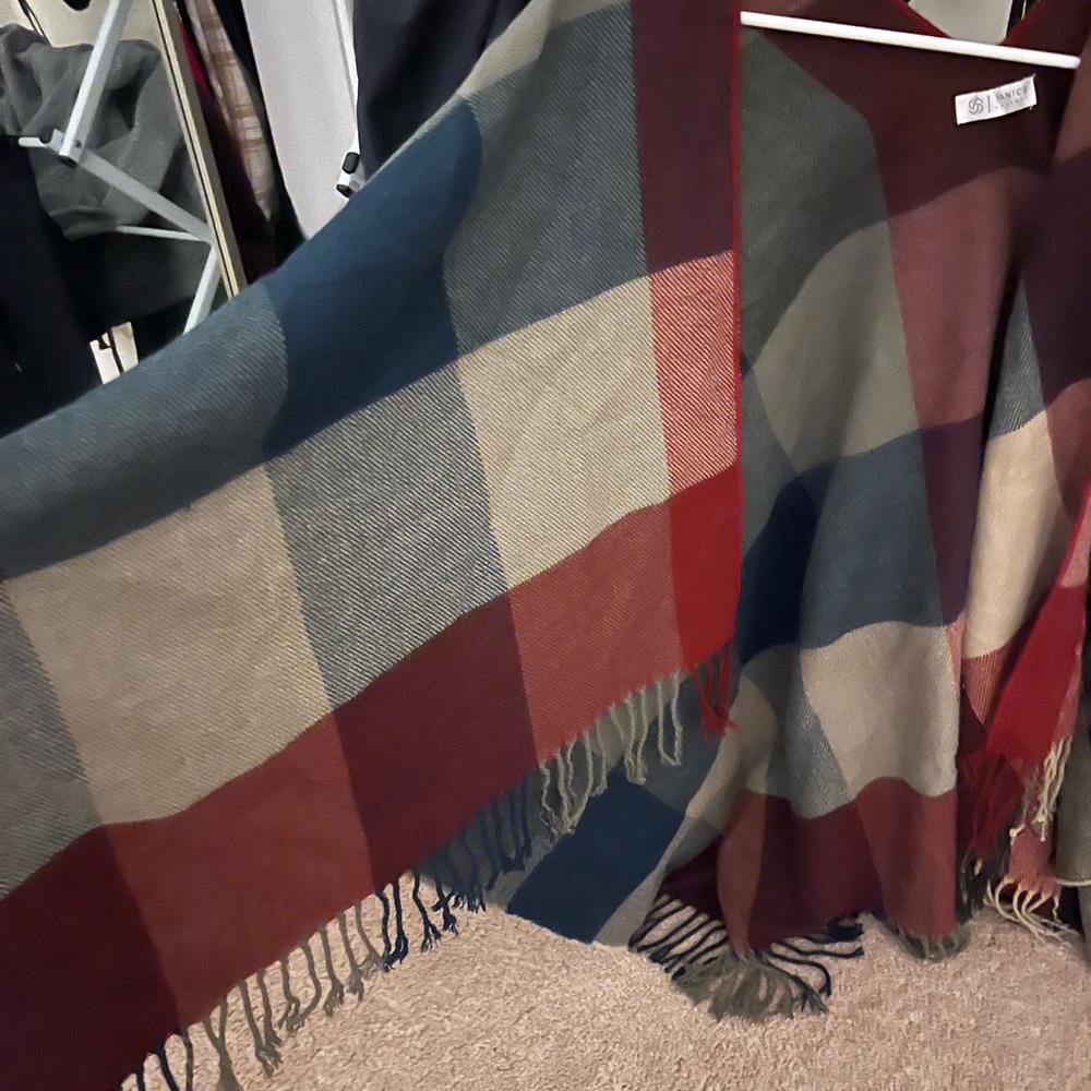 Cape/wrap - Picture 5 of 6